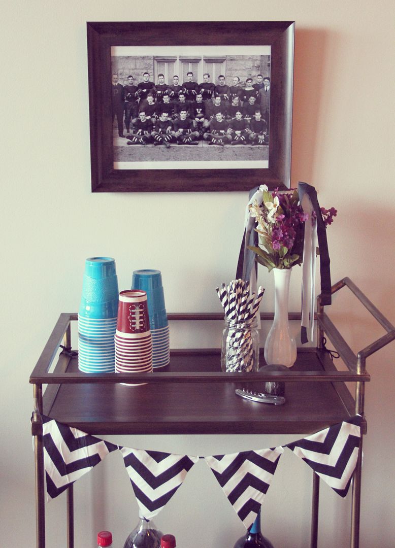 Easy Super Bowl Decorations: Drink Station