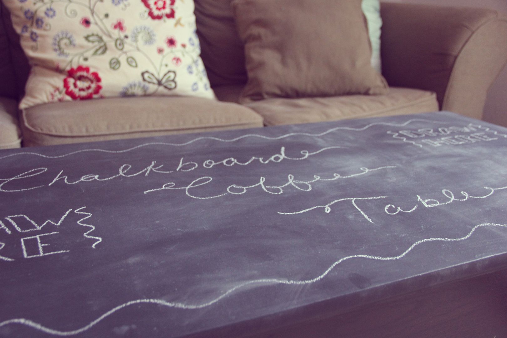 Chalkboard Coffee Table // http://www.tenfeetoffbeale.com