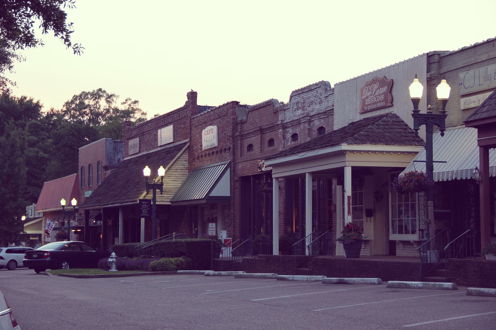 Collierville Town Square // http://www.tenfeetoffbeale.com
