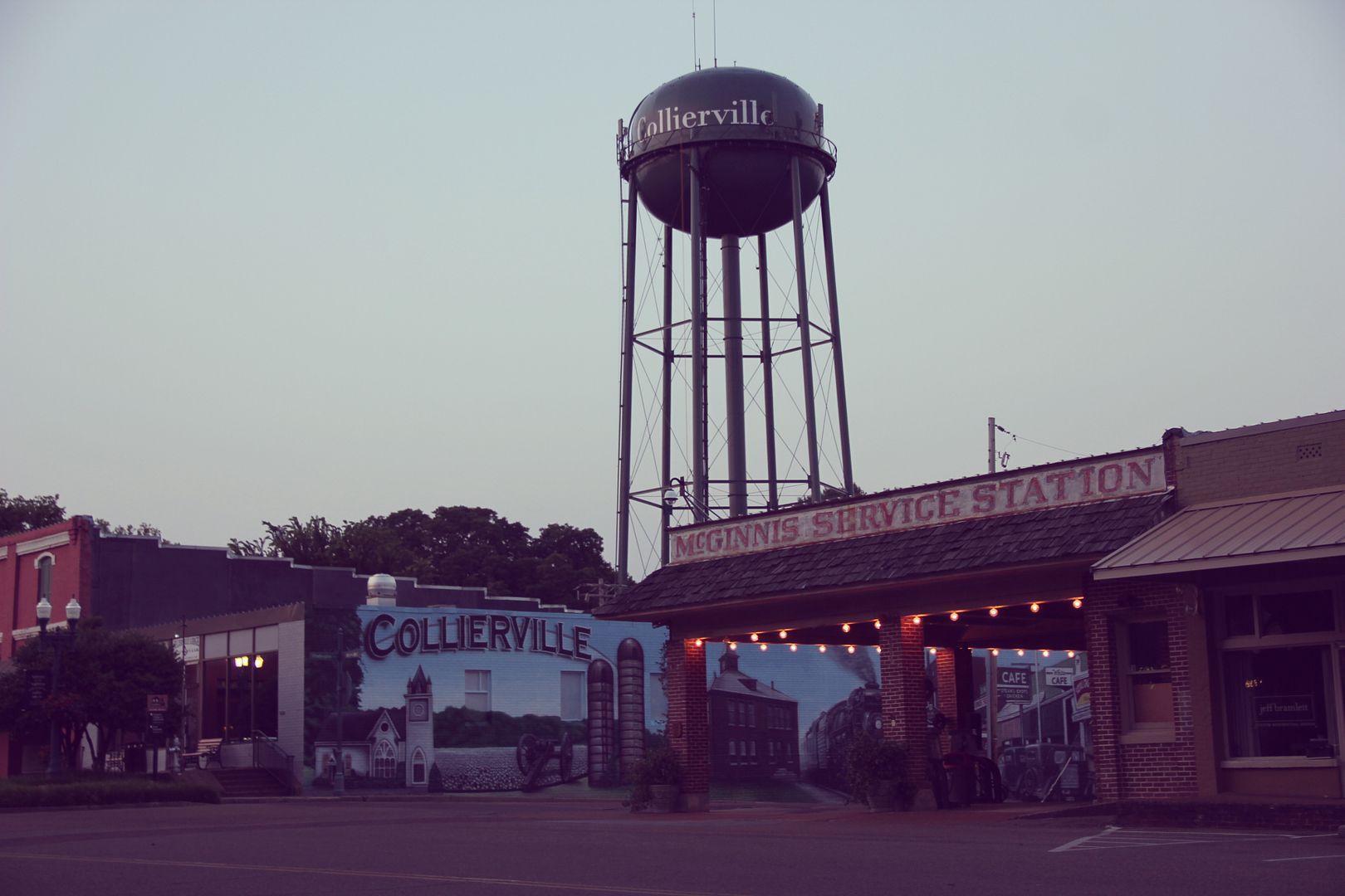 Collierville Town Square // http://www.tenfeetoffbeale.com