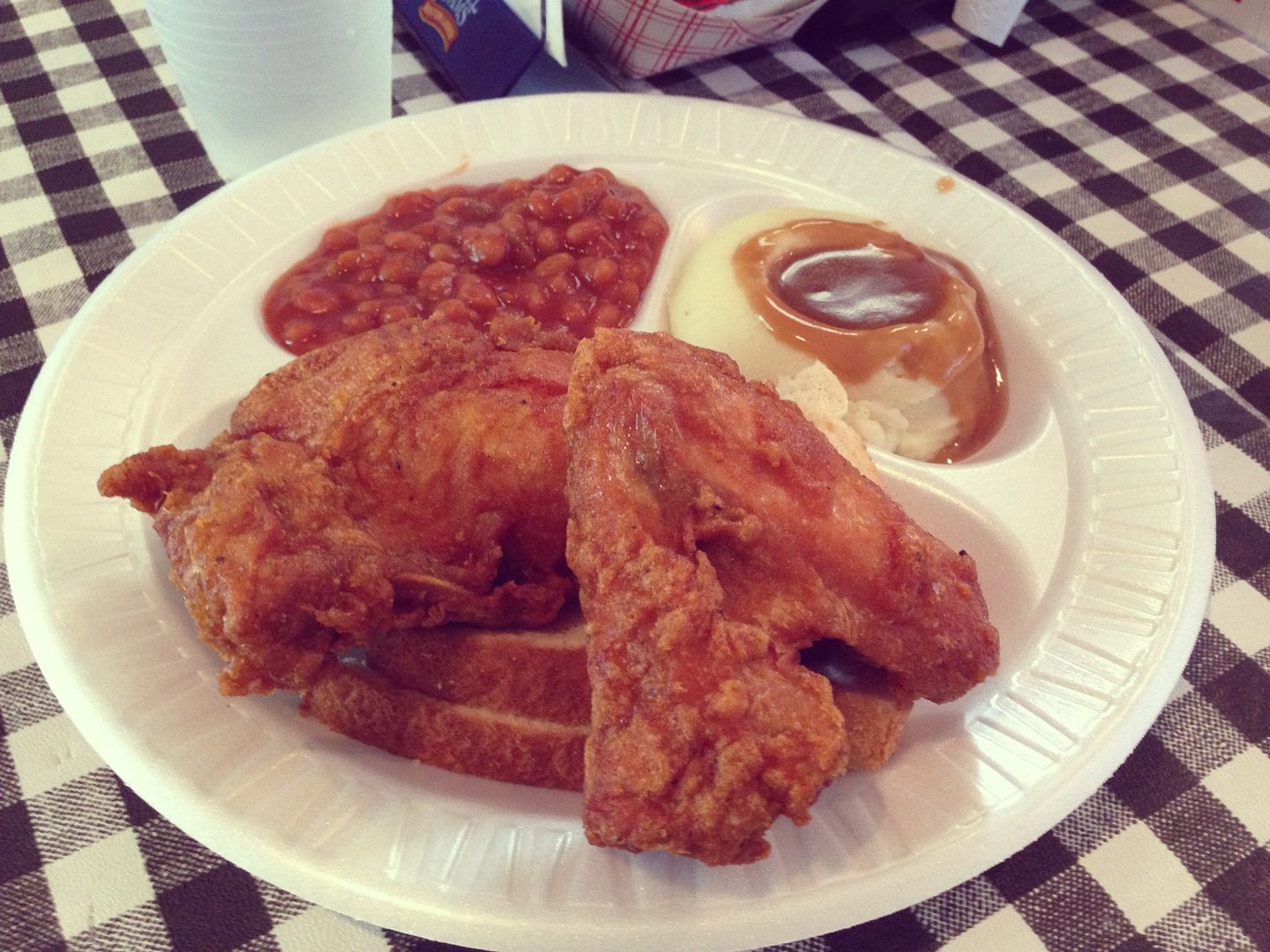 Eating in Memphis - Gus's Friend Chicken - Ten Feet Off Beale
