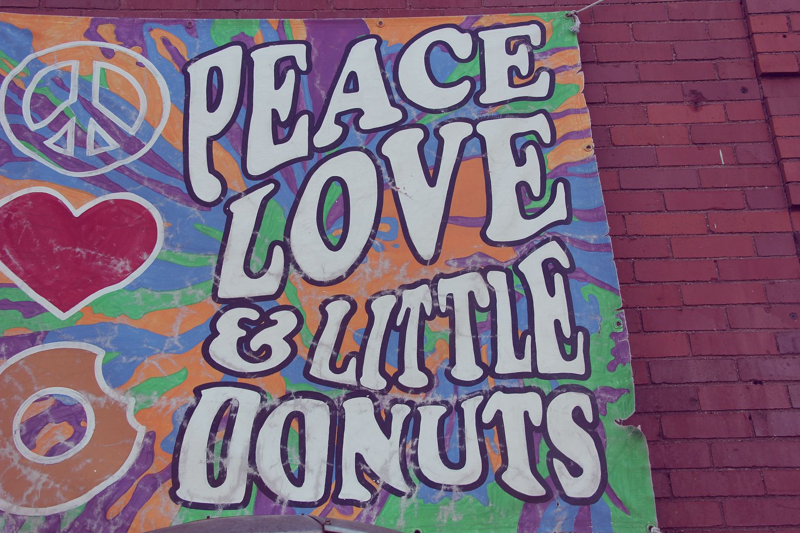 Peace Love and Little Donuts, Pittsburgh // Ten Feet Off Beale http://www.tenfeetoffbeale.com