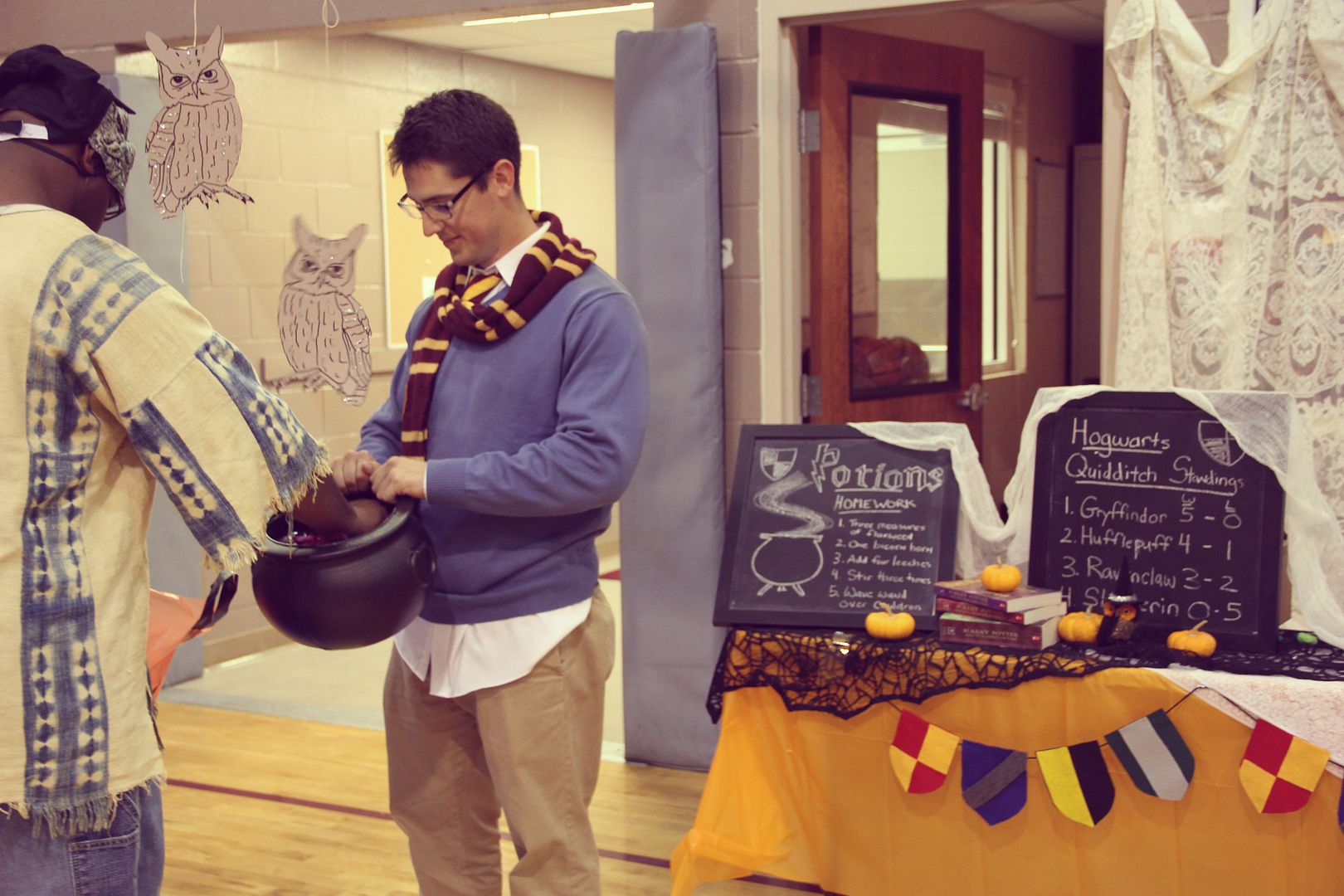 Harry Potter Trunk or Treat // Ten Feet Off Beale http://www.tenfeetoffbeale.com