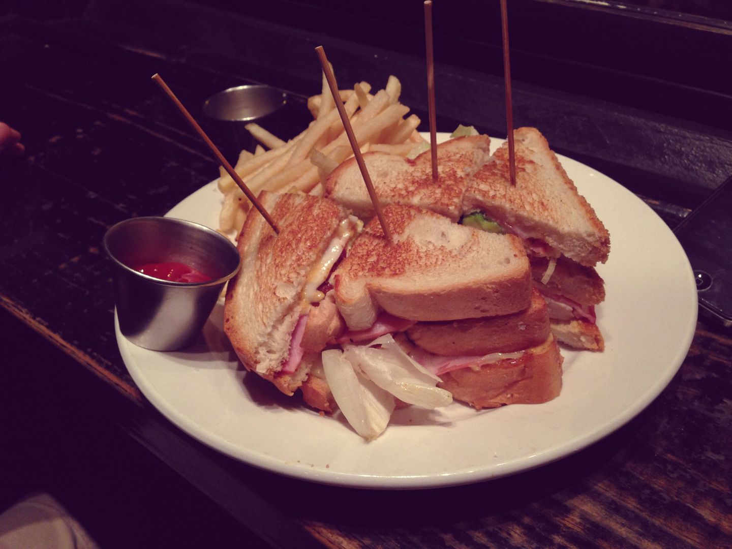 Ten Feet Off Beale Eating in Memphis -- Bardog Tavern